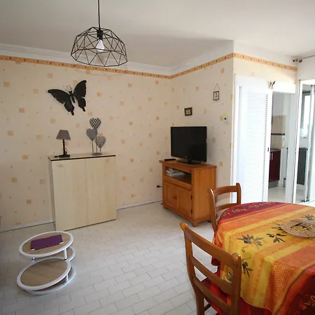 Isadora Apartment *